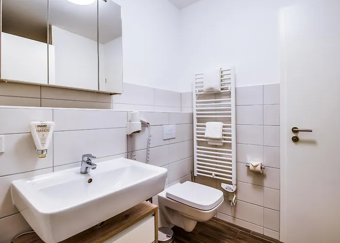 Daire Lagovida Leuchtturm Am Stoermthaler Grosspoesna